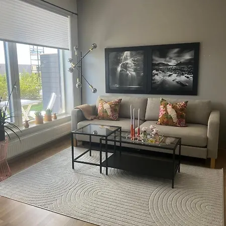 Lägenhet With A Double Bed And Sofa Bed Free Parking *