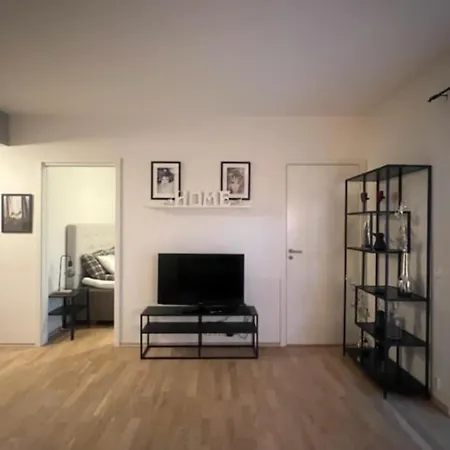 With A Double Bed And Sofa Bed Free Parking טרונדהיים