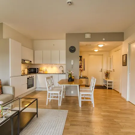 With A Double Bed And Sofa Bed Free Parking Lägenhet *